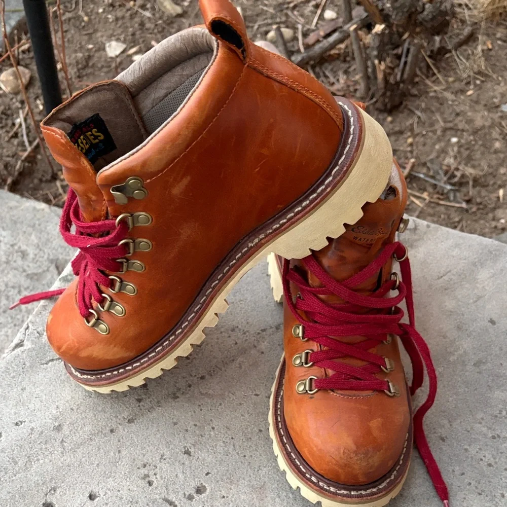 Eddie Bauer Brown Lace Up Boots with Red Laces - Picture 1 of 7